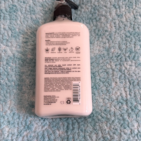 Hempz Vanilla & Coconut Cream Herbal Moisturizer - Picture 2 of 3